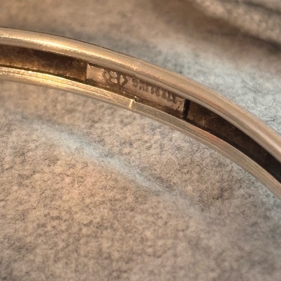 Vintage 10k yellow diamond gold bangle w/ clasp. Beautiful. Worn a/ care - Picture 6 of 7